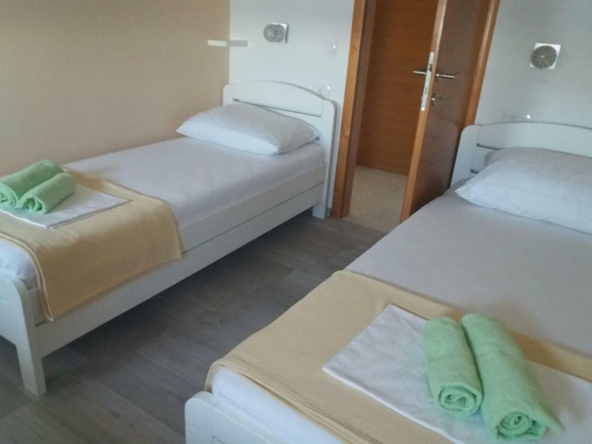 Apartments Prpic Seget Vranjica Bilik gambar